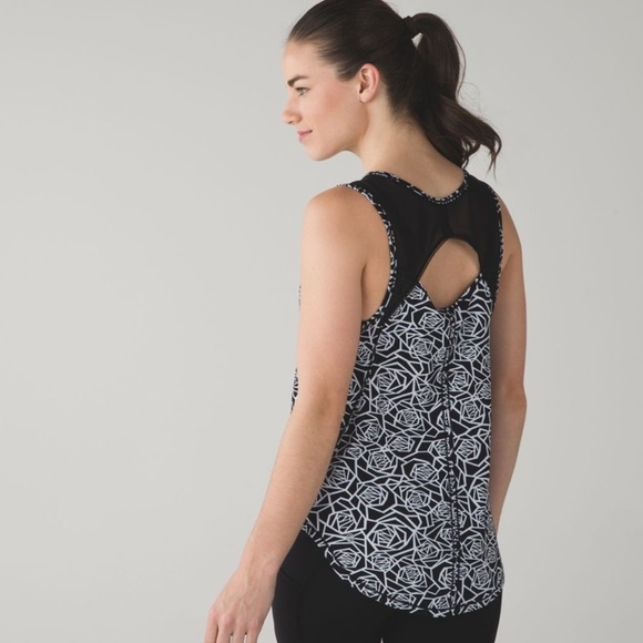 Lululemon Sculpt Posey Black and White Roses Tank size 6 - Picture 4 of 9